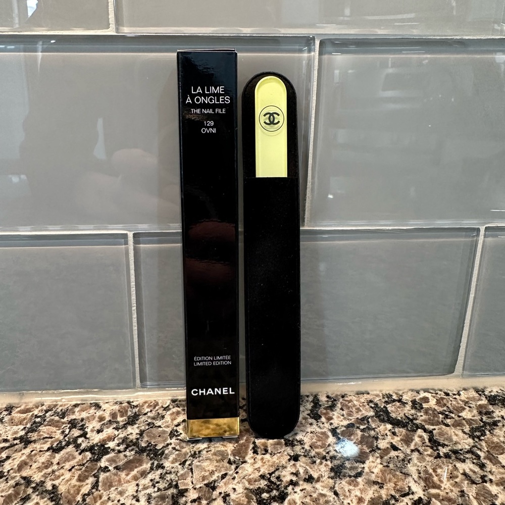 CHANEL Nail File in Ovni Yellow
